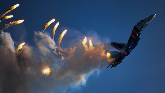 Многоцелевой истребитель Су-30СМ пилотажной группы Русские витязи на закрытии IV Международного военно-технического форума Армия-2018 Многоцелевой истребитель Су-30СМ пилотажной группы Русские витязи на закрытии IV Международного военно-технического форума Армия-2018