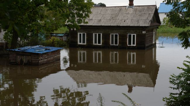 Здание, затопленное в результате паводка, в Уссурийске Здание, затопленное в результате паводка, в Уссурийске