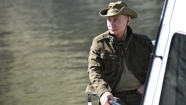 Президент РФ Владимир Путин во время отдыха на Енисее в Республике Тыва. Архивное фото Президент РФ Владимир Путин во время отдыха на Енисее в Республике Тыва. Архивное фото