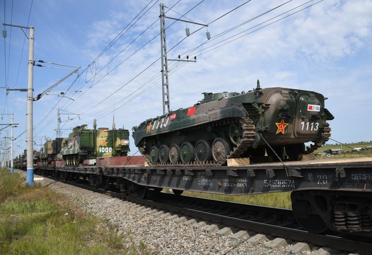 Эшелоны с военной техникой армии Китая перед началом военных учений Восток-2018 Эшелоны с военной техникой армии Китая перед началом военных учений Восток-2018