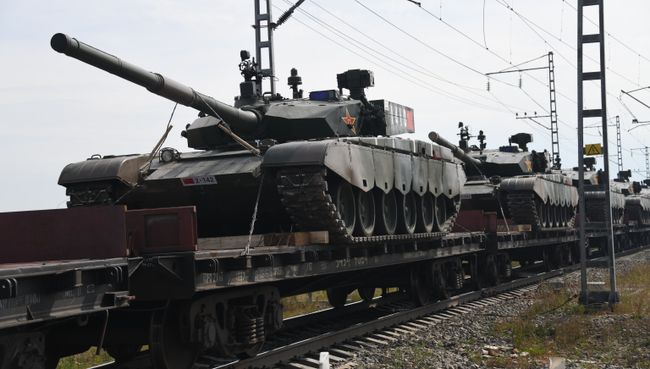 Эшелоны с военной техникой перед началом военных учений Восток-2018. Архивное фото Эшелоны с военной техникой перед началом военных учений Восток-2018. Архивное фото