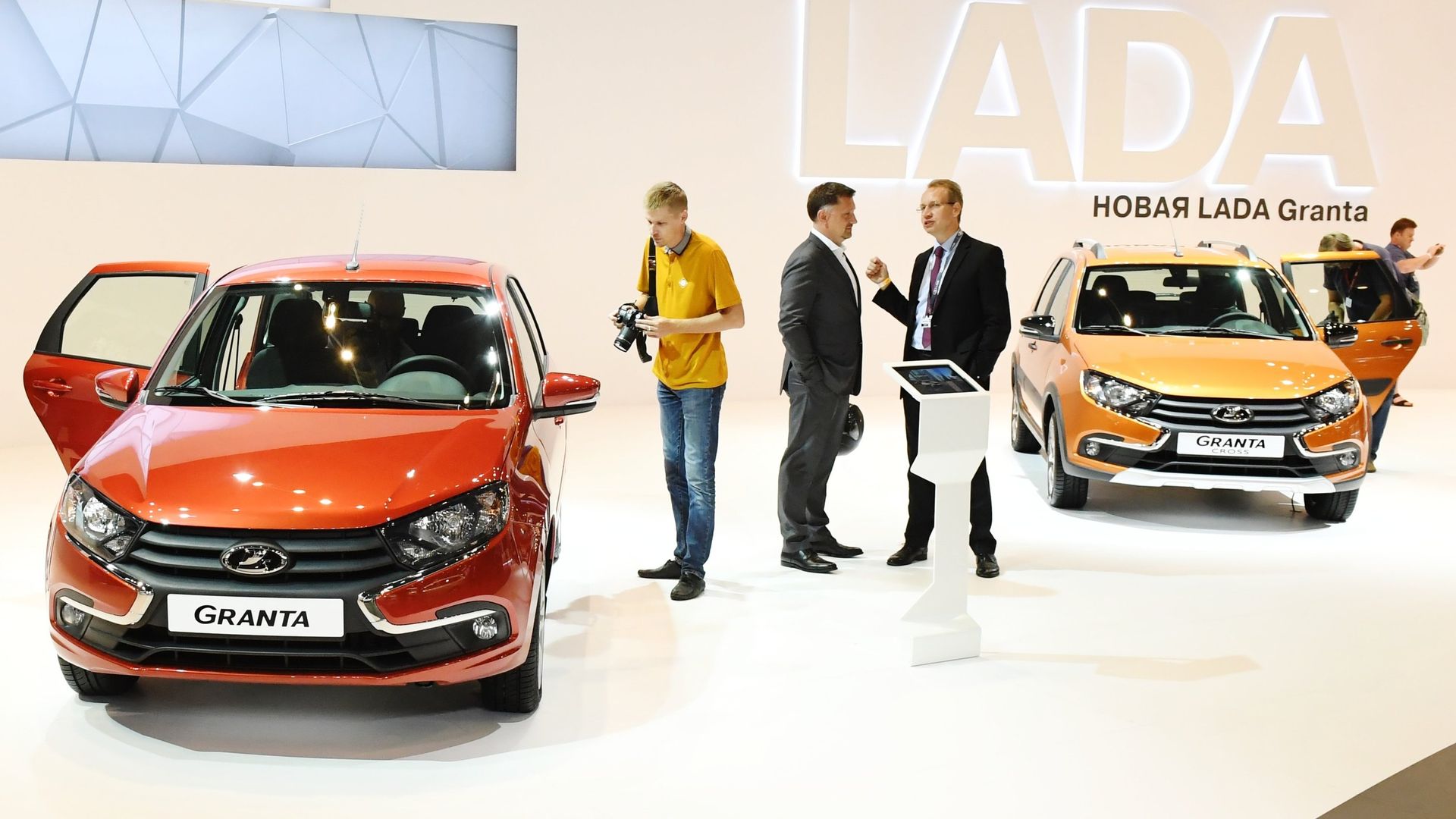 Автомобили Lada Granta на Московском международном автомобильном салоне 2018 Автомобили Lada Granta на Московском международном автомобильном салоне 2018 - РИА Новости, 1920, 01.10.2020