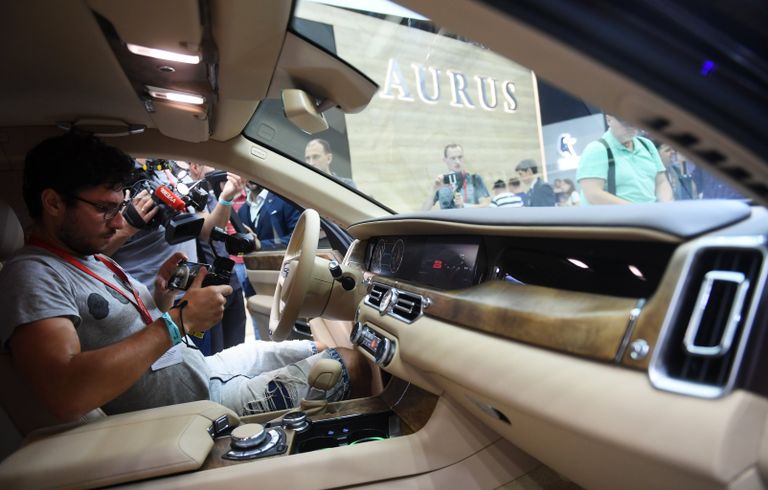 Журналисты на презентации автомобиля Aurus Senat на Московском международном автомобильном салоне 2018