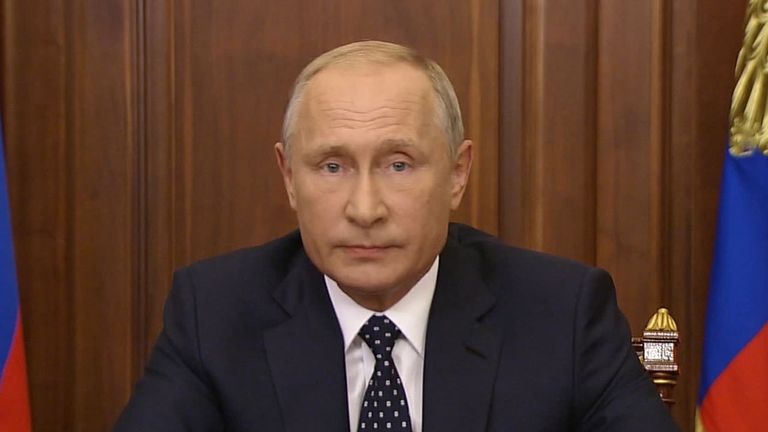 Путин предложил наказывать за увольнение пожилых работников Путин предложил наказывать за увольнение пожилых работников