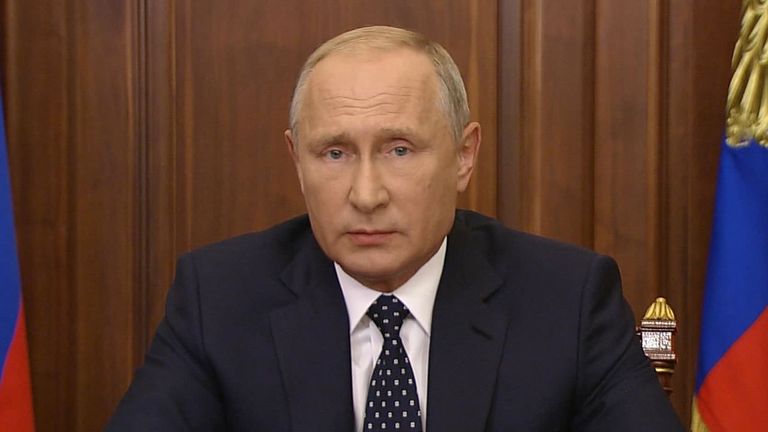 Путин: женщины должны выходить на пенсию в 60 лет, мужчины - в 65 Путин: женщины должны выходить на пенсию в 60 лет, мужчины - в 65