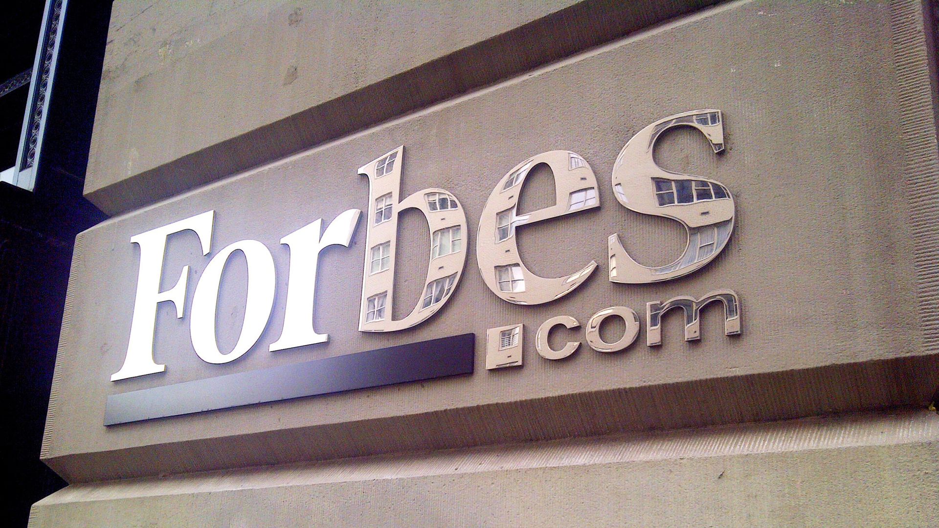 Вывеска Forbes Вывеска Forbes - РИА Новости, 1920, 16.05.2022