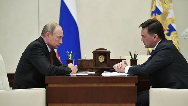 Президент РФ Владимир Путин и губернатор Московской области Андрей Воробьев  во время встречи. 30 августа 2018