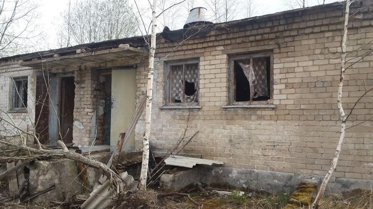 Разрушенные казармы в Скрунде Разрушенные казармы в Скрунде