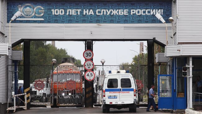 Автомобиль службы разминирования у главной проходной Завода имени Я. М. Свердлова. 31 августа 2018. Архивное фото