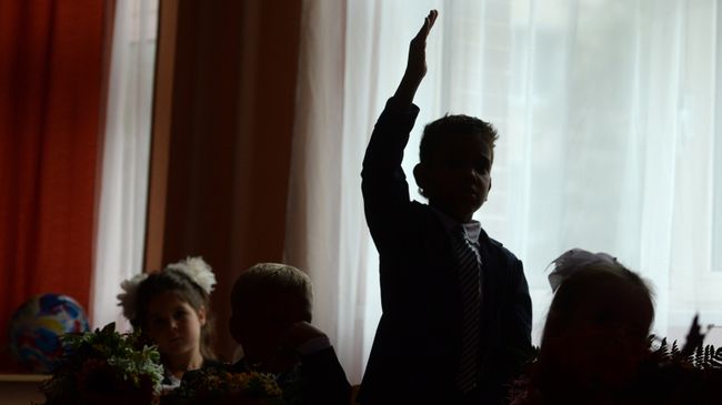 Первоклассники на первом уроке в одной из московских школ Первоклассники на первом уроке в одной из московских школ