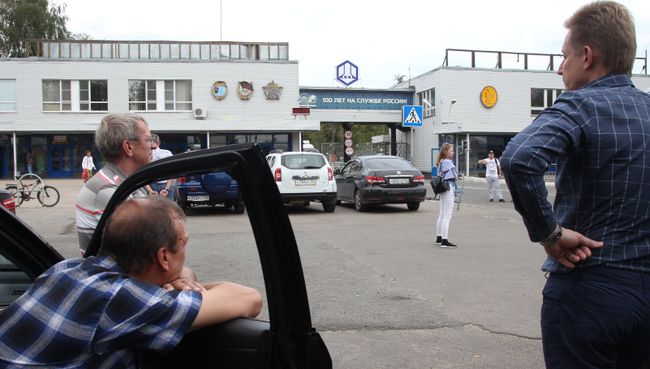 У главной проходной Завода имени Я. М. Свердлова. 31 августа 2018 У главной проходной Завода имени Я. М. Свердлова. 31 августа 2018