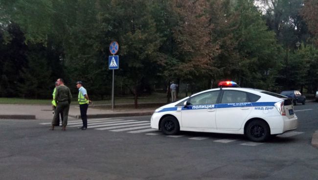 Полиция возле места взрыва в Донецке. 31 августа 2018 Полиция возле места взрыва в Донецке. 31 августа 2018