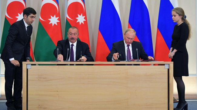Президент РФ Владимир Путин и президент Азербайджана Ильхам Алиев на церемонии подписания ряда межправительственных и межведомственных документов. 1 сентября 2018