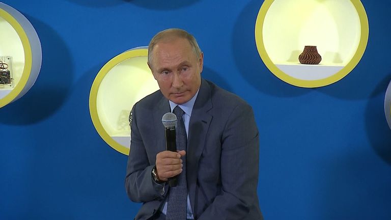 Владимир Путин о гаджетах в школе: все запретить невозможно Владимир Путин о гаджетах в школе: все запретить невозможно