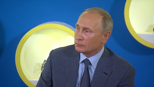 Критически смотреть на себя и свою работу – Владимир Путин о слагаемых успеха Критически смотреть на себя и свою работу – Владимир Путин о слагаемых успеха