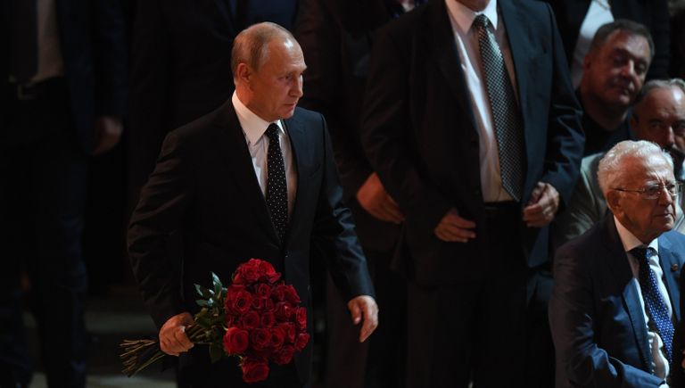 Президент РФ Владимир Путин на церемонии прощания с Иосифом Кобзоном Президент РФ Владимир Путин на церемонии прощания с Иосифом Кобзоном