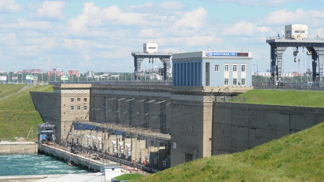 Плотина Иркутской ГЭС. Архивное фото Плотина Иркутской ГЭС. Архивное фото