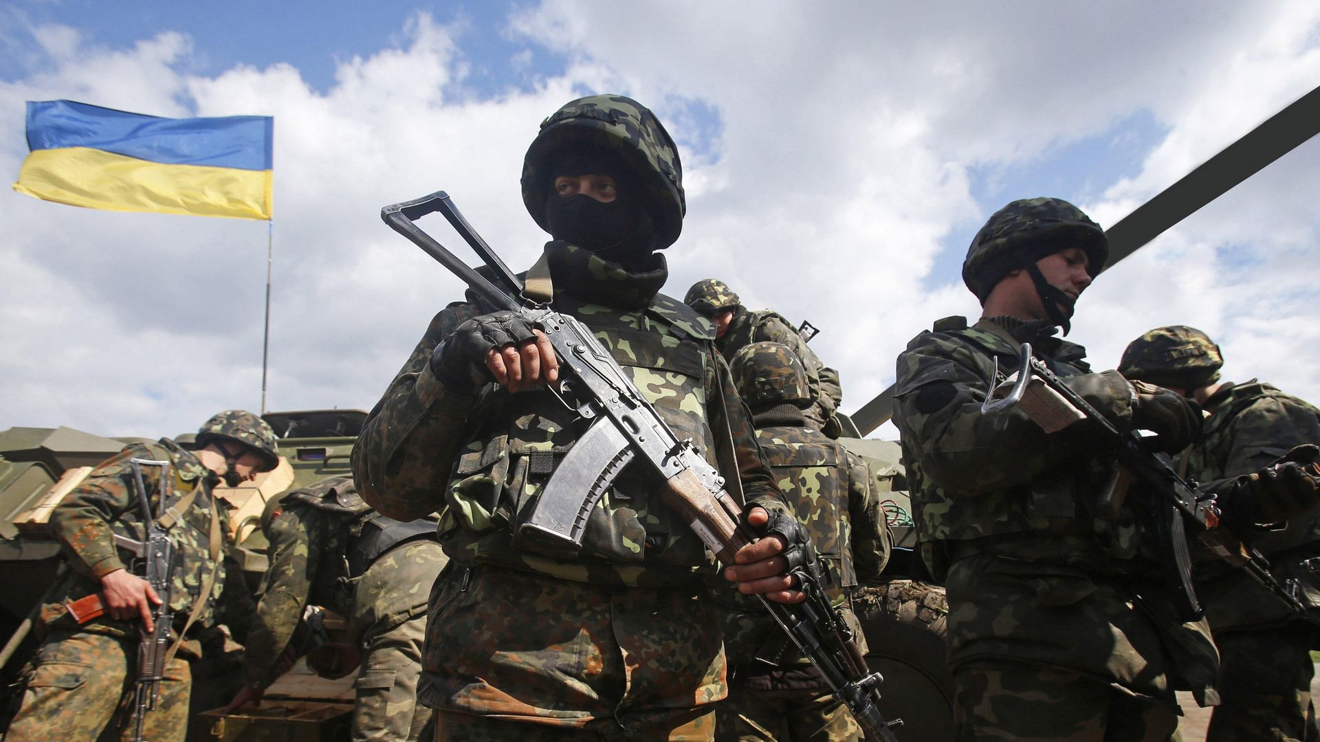 Украинские военные на линии разграничения в Донбассе Украинские военные на линии разграничения в Донбассе - РИА Новости, 1920, 10.04.2021