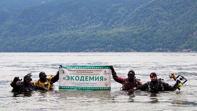 Волонтеры-дайверы приняли участие в очистке Телецкого озера Волонтеры-дайверы приняли участие в очистке Телецкого озера