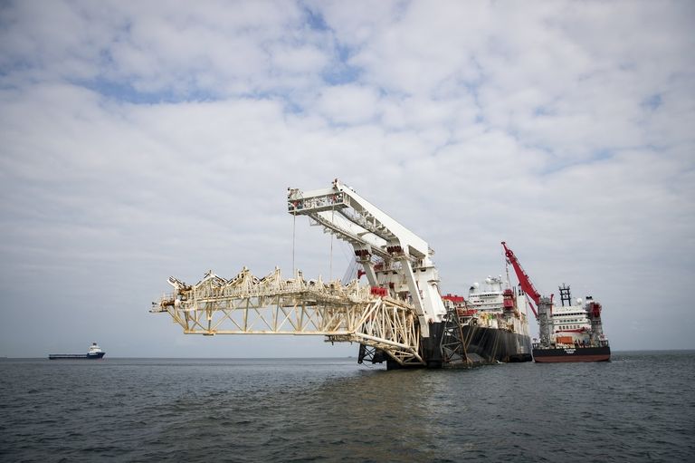 Судно Solitaire во время проведения работ по укладке труб газопровода Северный поток-2 в Финском заливе. 5 сентября 2018