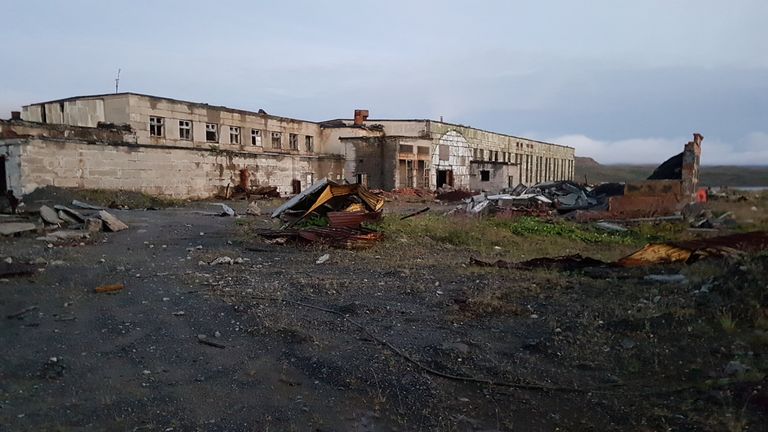 Вид на руины Кольской сверхглубокой скважины Вид на руины Кольской сверхглубокой скважины