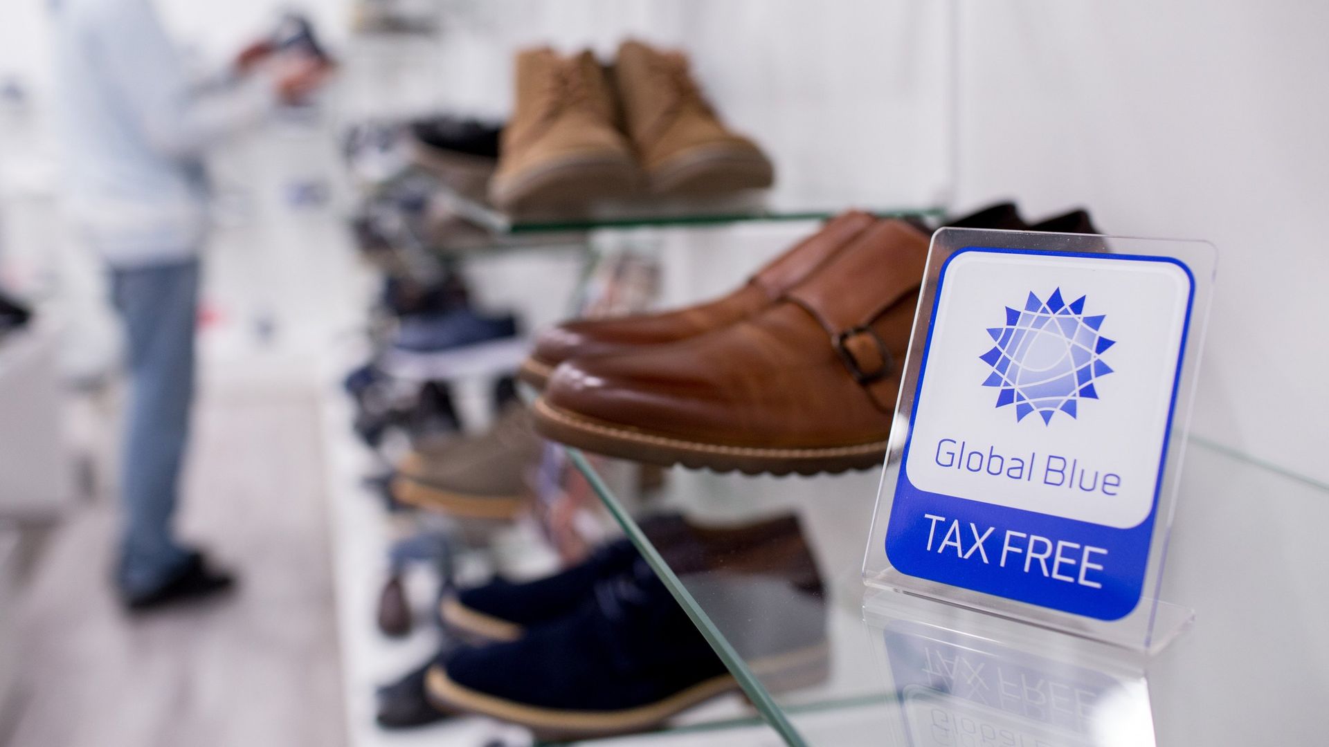 Символика одного из операторов системы tax free в торговом центре Символика одного из операторов системы tax free в торговом центре - РИА Новости, 1920, 04.08.2022