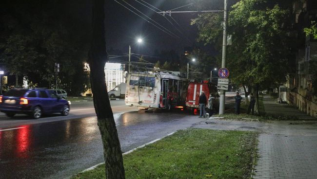 Последствия ДТП с участием троллейбуса на улице Дмитрия Ульянова в Туле. 7 сентября 2018 Последствия ДТП с участием троллейбуса на улице Дмитрия Ульянова в Туле. 7 сентября 2018