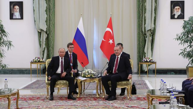 Президент РФ Владимир Путин и президент Турции Реджеп Тайип Эрдоган во время встречи в Тегеране. 7 сентября 2018 Президент РФ Владимир Путин и президент Турции Реджеп Тайип Эрдоган во время встречи в Тегеране. 7 сентября 2018