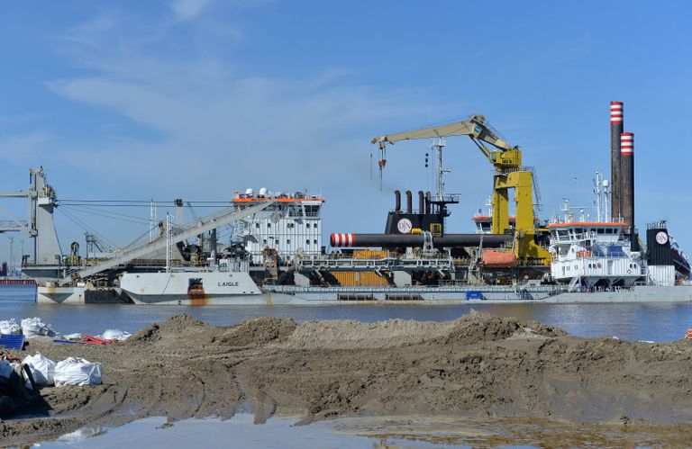 Строительство завода по сжижению природного газа и причалов для отгрузки СПГ и газового конденсата порта Сабетта на Ямале 
