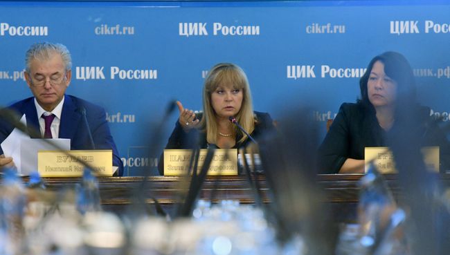 Председатель Центральной избирательной комиссии РФ Элла Памфилова в информационном центре ЦИК России в единый день голосования. 9 сентября 2018 Председатель Центральной избирательной комиссии РФ Элла Памфилова в информационном центре ЦИК России в единый день голосования. 9 сентября 2018