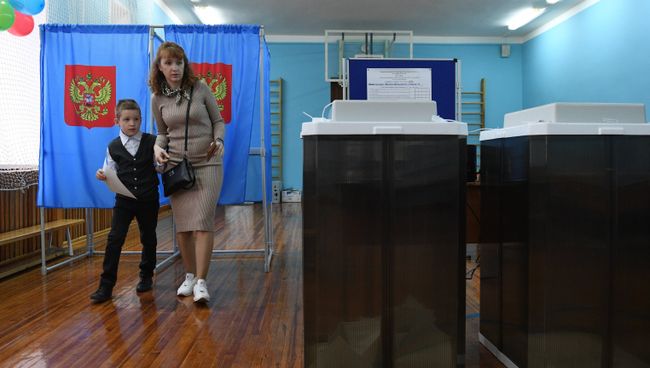 Единый день голосования на избирательном участке в Новосибирске. Архивное фото Единый день голосования на избирательном участке в Новосибирске. Архивное фото