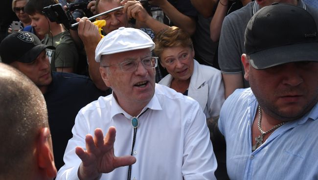 Лидер ЛДПР Владимир Жириновский во время митинга против пенсионной реформы на Пушкинской площади в Москве. 9 сентября 2018 Лидер ЛДПР Владимир Жириновский во время митинга против пенсионной реформы на Пушкинской площади в Москве. 9 сентября 2018