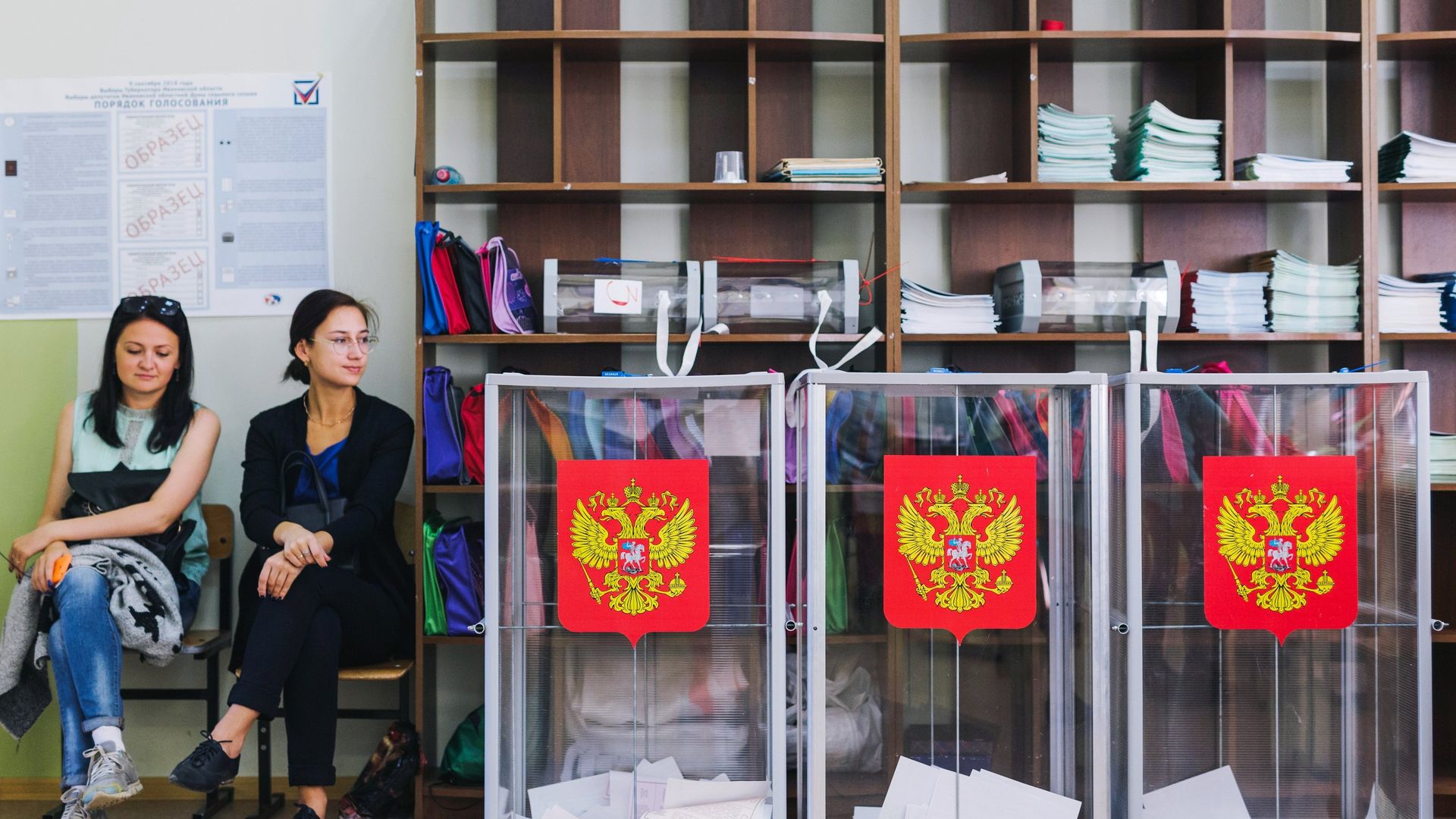 Урны в единый день голосования на избирательном участке в Иваново Урны в единый день голосования на избирательном участке в Иваново - РИА Новости, 1920, 05.08.2021