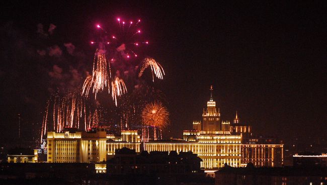 День Москвы отмечается в первую субботу сентября. В этом году праздник выпал на 8-9 числа. День Москвы отмечается в первую субботу сентября. В этом году праздник выпал на 8-9 числа.