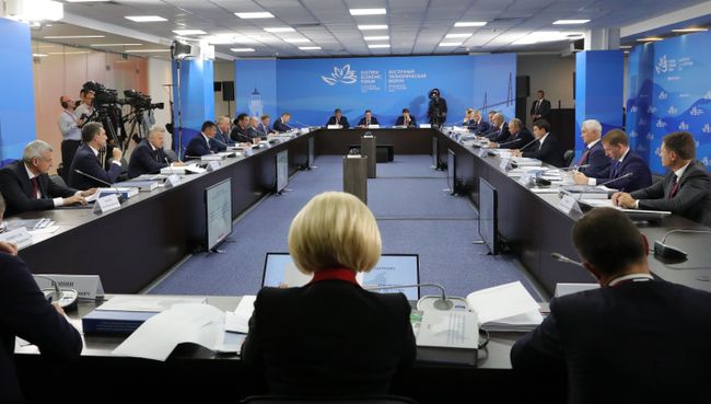 Владимир Путин проводит во Владивостоке заседание президиума Государственного совета по вопросам развития Дальнего Востока. 10 сентября 2018 Владимир Путин проводит во Владивостоке заседание президиума Государственного совета по вопросам развития Дальнего Востока. 10 сентября 2018