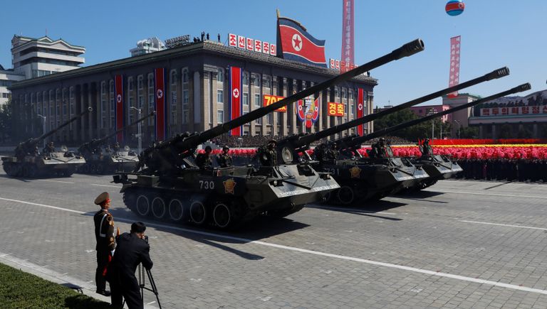 Военный парад в Пхеньяне по случаю 70-летия со дня образования КНДР Военный парад в Пхеньяне по случаю 70-летия со дня образования КНДР