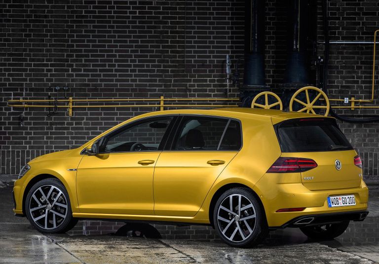 Автомобиль Volkswagen Golf