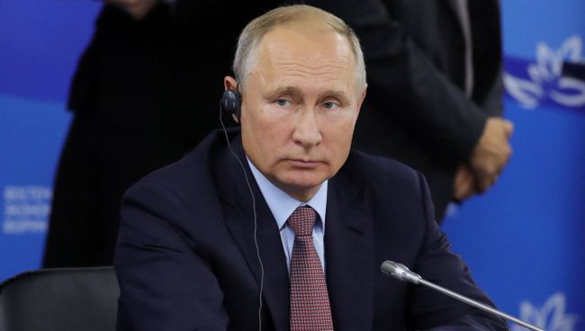 Президент РФ Владимир Путин во время встречи с представителями иностранных деловых кругов в рамках IV Восточного экономического форума на территории ДВФУ на острове Русский Президент РФ Владимир Путин во время встречи с представителями иностранных деловых кругов в рамках IV Восточного экономического форума на территории ДВФУ на острове Русский