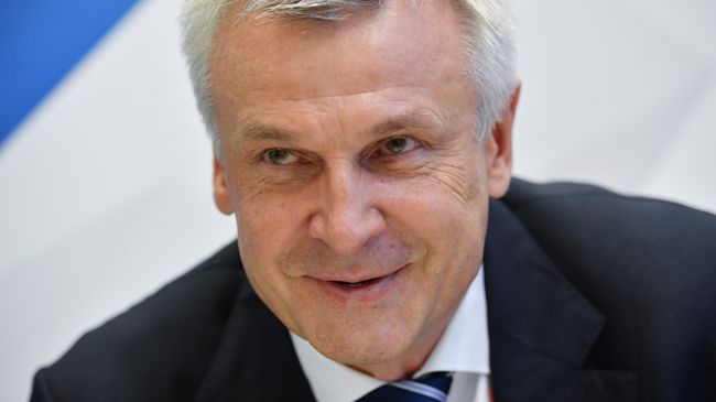 Губернатор Магаданской области Сергей Носов во время интервью на стенде Международного информационного агентства Россия сегодня на IV Восточном экономическом форуме