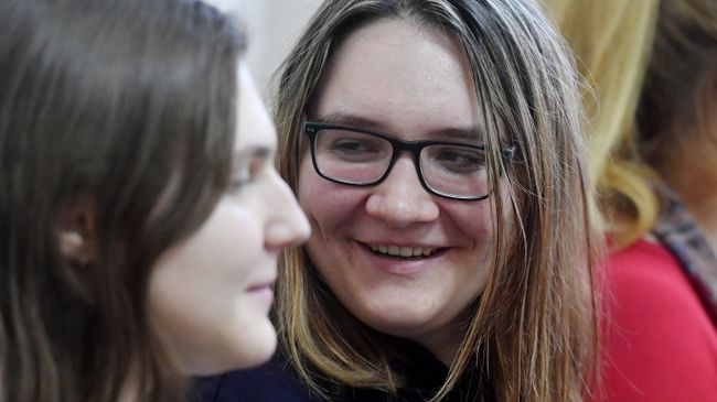 Участницы движения Новое величие Анна Павликова и Мария Дубовик, обвиняемые в экстремизме, в Дорогомиловском суде Москвы, где рассматривается ходатайство следствия о продлении сроков ареста. 11 сентября 2018 Участницы движения Новое величие Анна Павликова и Мария Дубовик, обвиняемые в экстремизме, в Дорогомиловском суде Москвы, где рассматривается ходатайство следствия о продлении сроков ареста. 11 сентября 2018