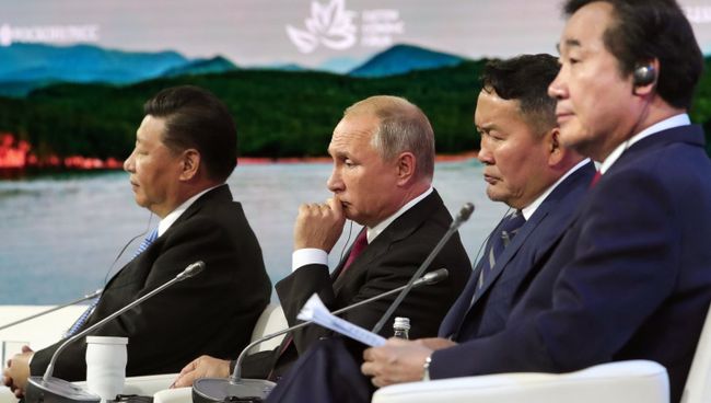 Президент РФ Владимир Путин на пленарном заседании Дальний Восток: расширяя границы возможностей ВЭФ-2018. 12 сентября 2018 Президент РФ Владимир Путин на пленарном заседании Дальний Восток: расширяя границы возможностей ВЭФ-2018. 12 сентября 2018