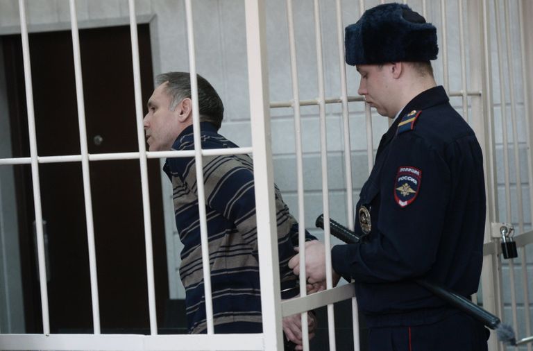  52-летний бывший милиционер Евгений Чуплинский, обвиняемый в убийстве 19 женщин с 1998 по 2005 год, во время оглашения ему приговора в Новосибирском областном суде. 6 марта 2018
