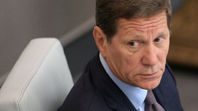 Первый заместитель председателя Государственной Думы РФ Александр Жуков на пленарном заседании Государственной Думы РФ. 12 сентября 2018 Первый заместитель председателя Государственной Думы РФ Александр Жуков на пленарном заседании Государственной Думы РФ. 12 сентября 2018