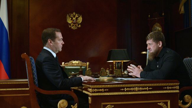 Председатель правительства РФ Дмитрий Медведев и глава Чеченской республики Рамзан Кадыров Председатель правительства РФ Дмитрий Медведев и глава Чеченской республики Рамзан Кадыров
