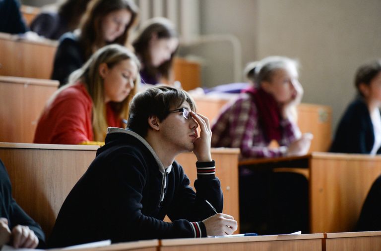 Волонтеры в сфере образования – это, как правило, студенты, педагоги и специалисты в разных областях, а иногда и просто увлеченные каким-либо делом люди, которым есть чем поделиться. 