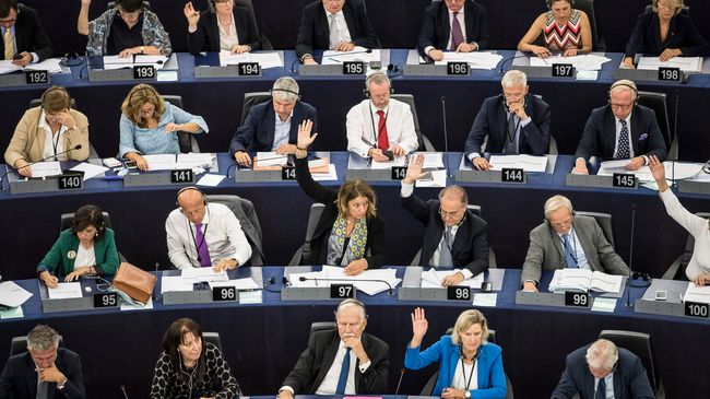 Члены Европарламента голосуют за применение дисциплинарных мер к Венгрии из-за нарушения страной европейских норм и принципов верховенства права. 12 сентября 2018 Члены Европарламента голосуют за применение дисциплинарных мер к Венгрии из-за нарушения страной европейских норм и принципов верховенства права. 12 сентября 2018