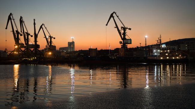 Суда под погрузкой в Новороссийском морском торговом порту Суда под погрузкой в Новороссийском морском торговом порту