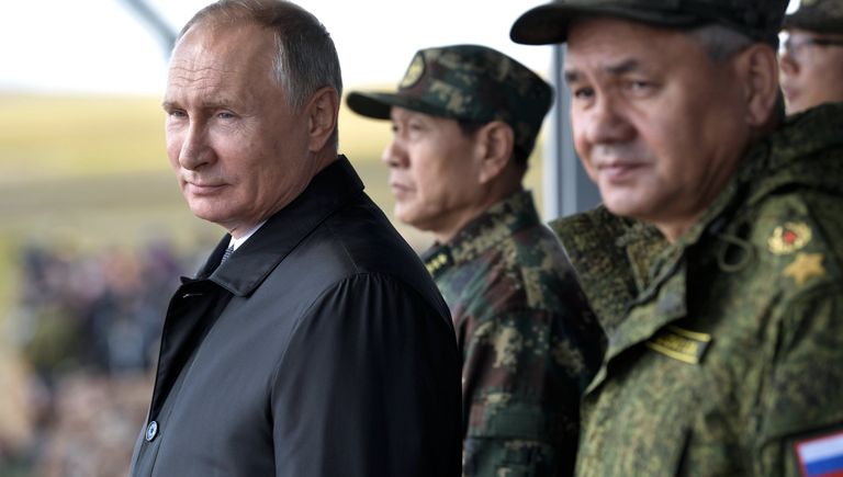 Владимир Путин на параде участников военных маневров Восток-2018 на забайкальском полигоне Цугол. 13 сентября 2018