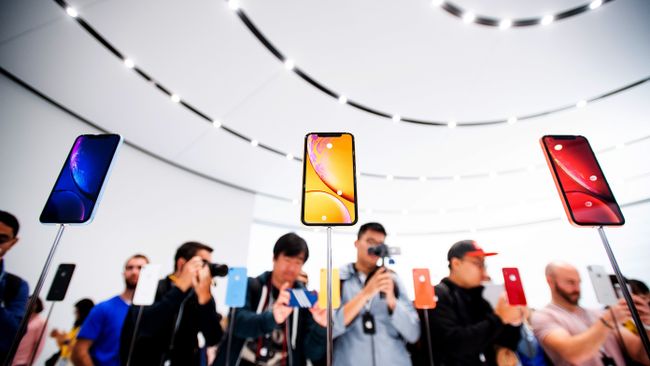 Новые смартфоны Apple iPhone XR. Архивное фото Новые смартфоны Apple iPhone XR. Архивное фото