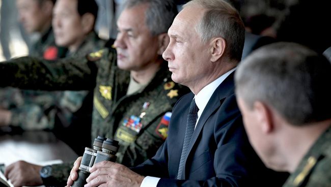 Верховный главнокомандующий ВС РФ, президент РФ Владимир Путин наблюдает за ходом военных маневров российских, монгольских и китайских вооруженных сил Восток-2018 Верховный главнокомандующий ВС РФ, президент РФ Владимир Путин наблюдает за ходом военных маневров российских, монгольских и китайских вооруженных сил Восток-2018